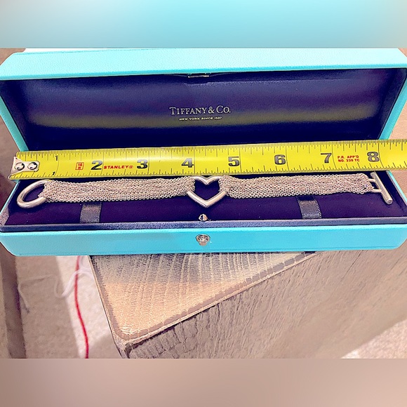 TIFFANY & CO.
Mesh Heart Multistrand Toggle Bracelet - Picture 4 of 4